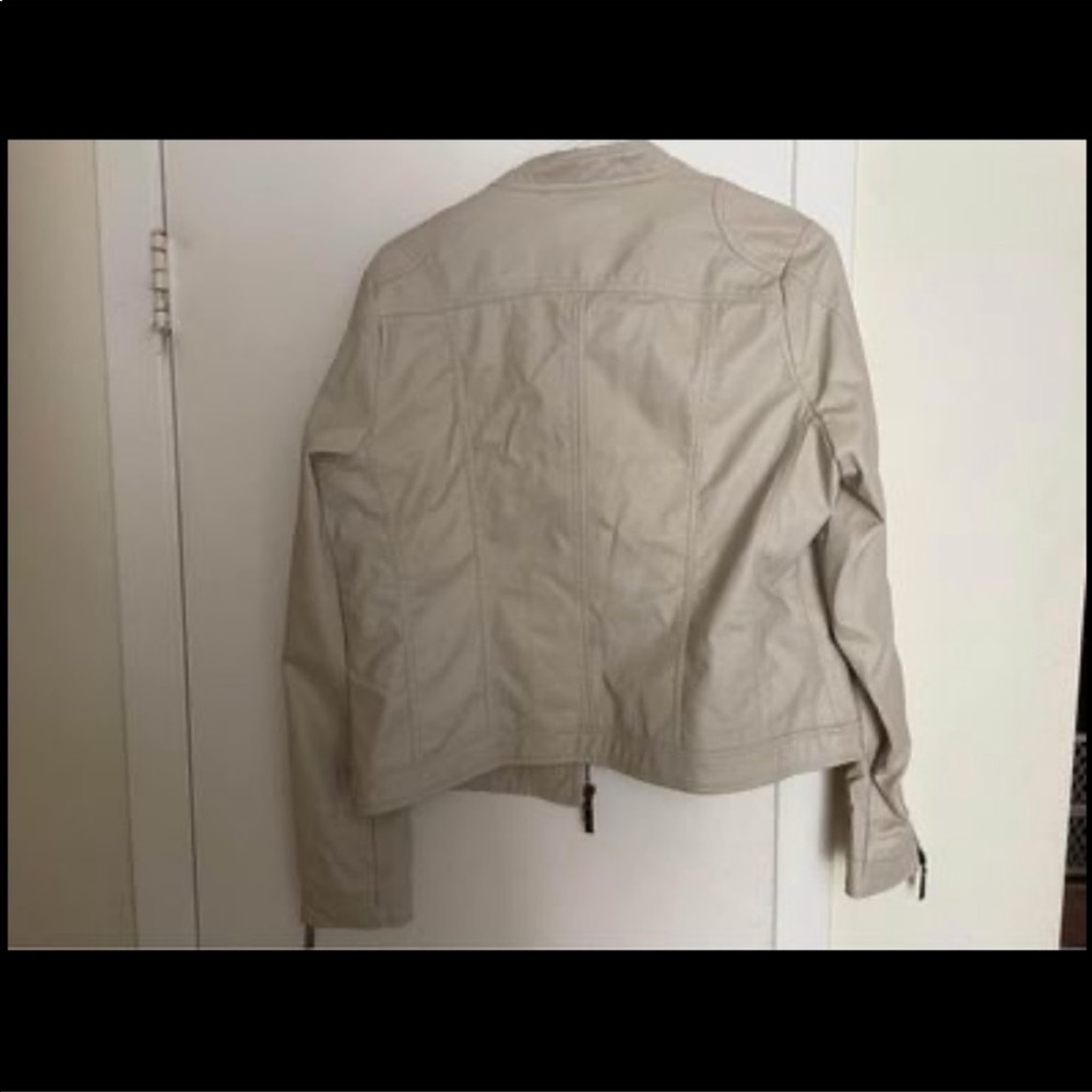 Bomber jacket - Picture 2 of 3